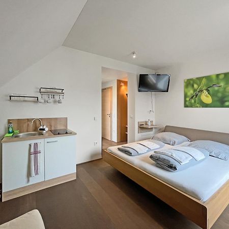Modernes & Gepflegtes Hotelzimmer Mit Kueche! Bernstadt  Ngoại thất bức ảnh