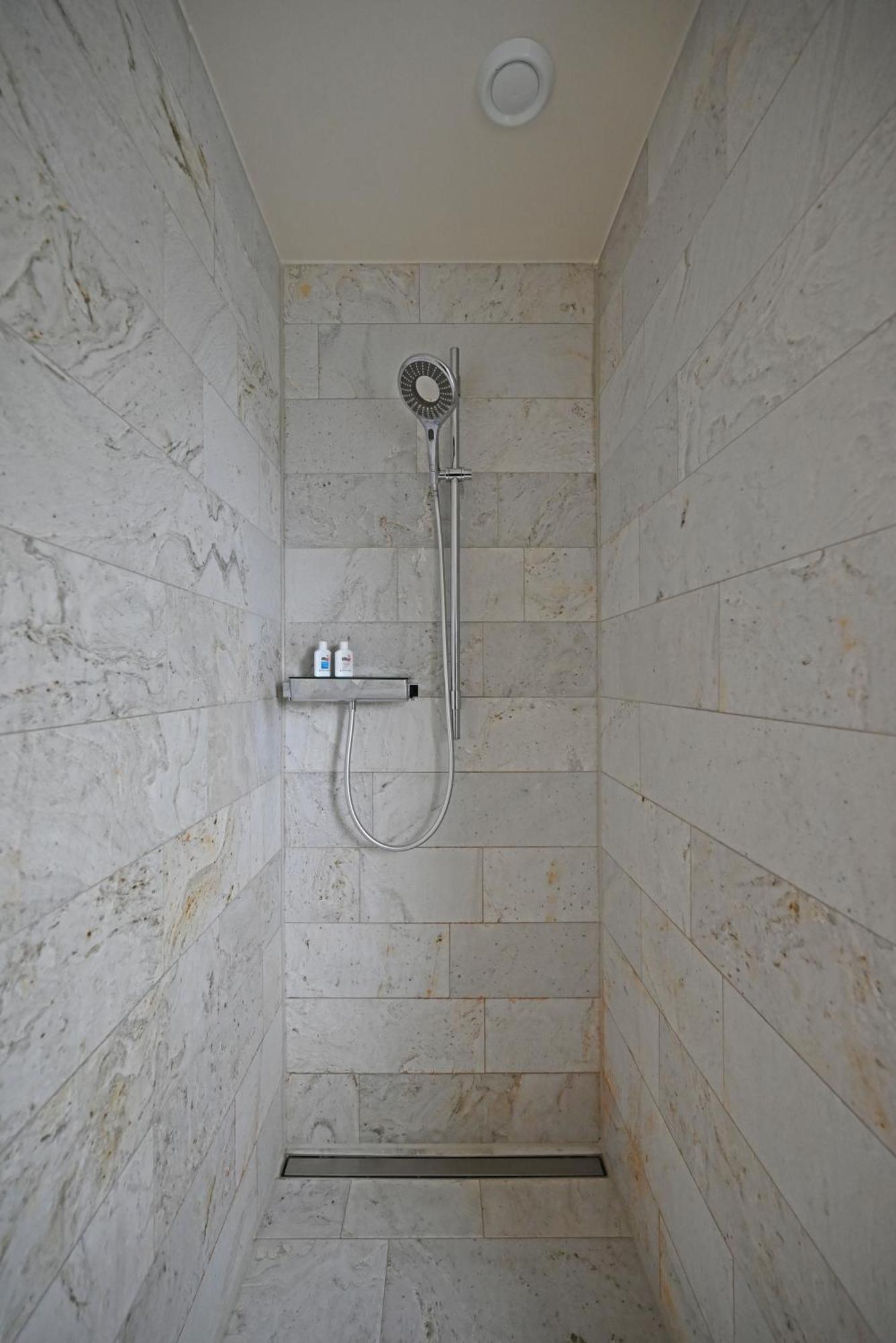 Modernes & Gepflegtes Hotelzimmer Mit Kueche! Bernstadt  Ngoại thất bức ảnh