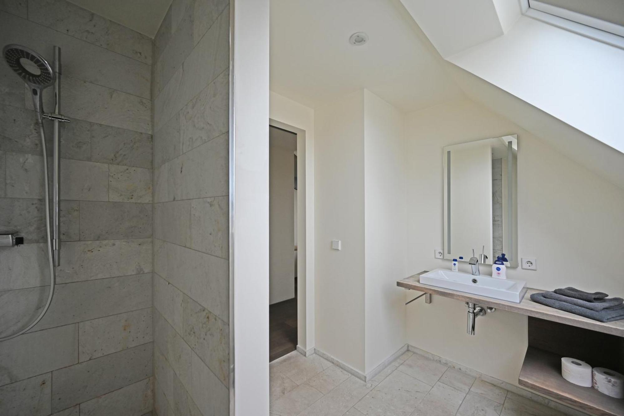 Modernes & Gepflegtes Hotelzimmer Mit Kueche! Bernstadt  Ngoại thất bức ảnh