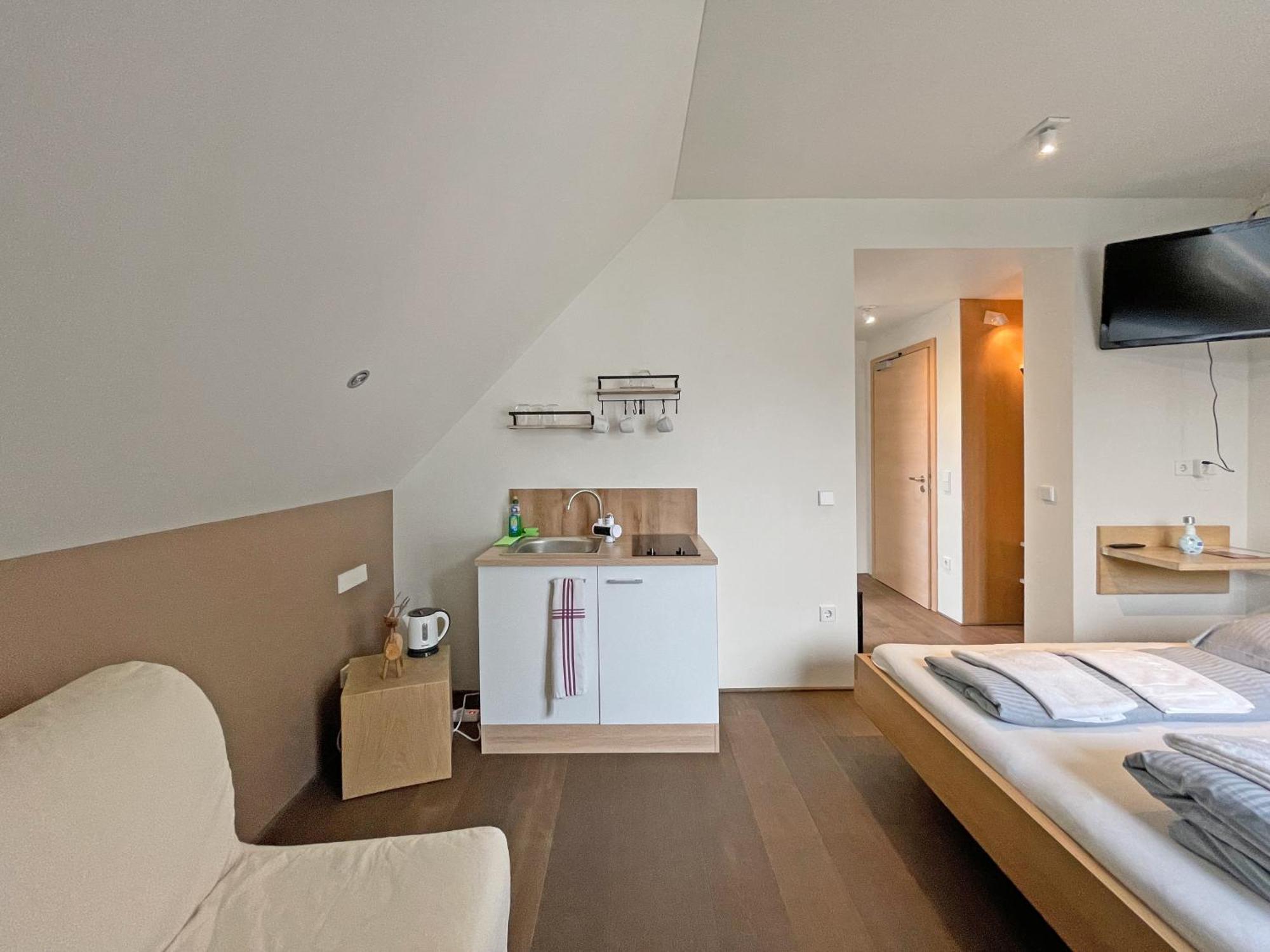 Modernes & Gepflegtes Hotelzimmer Mit Kueche! Bernstadt  Ngoại thất bức ảnh