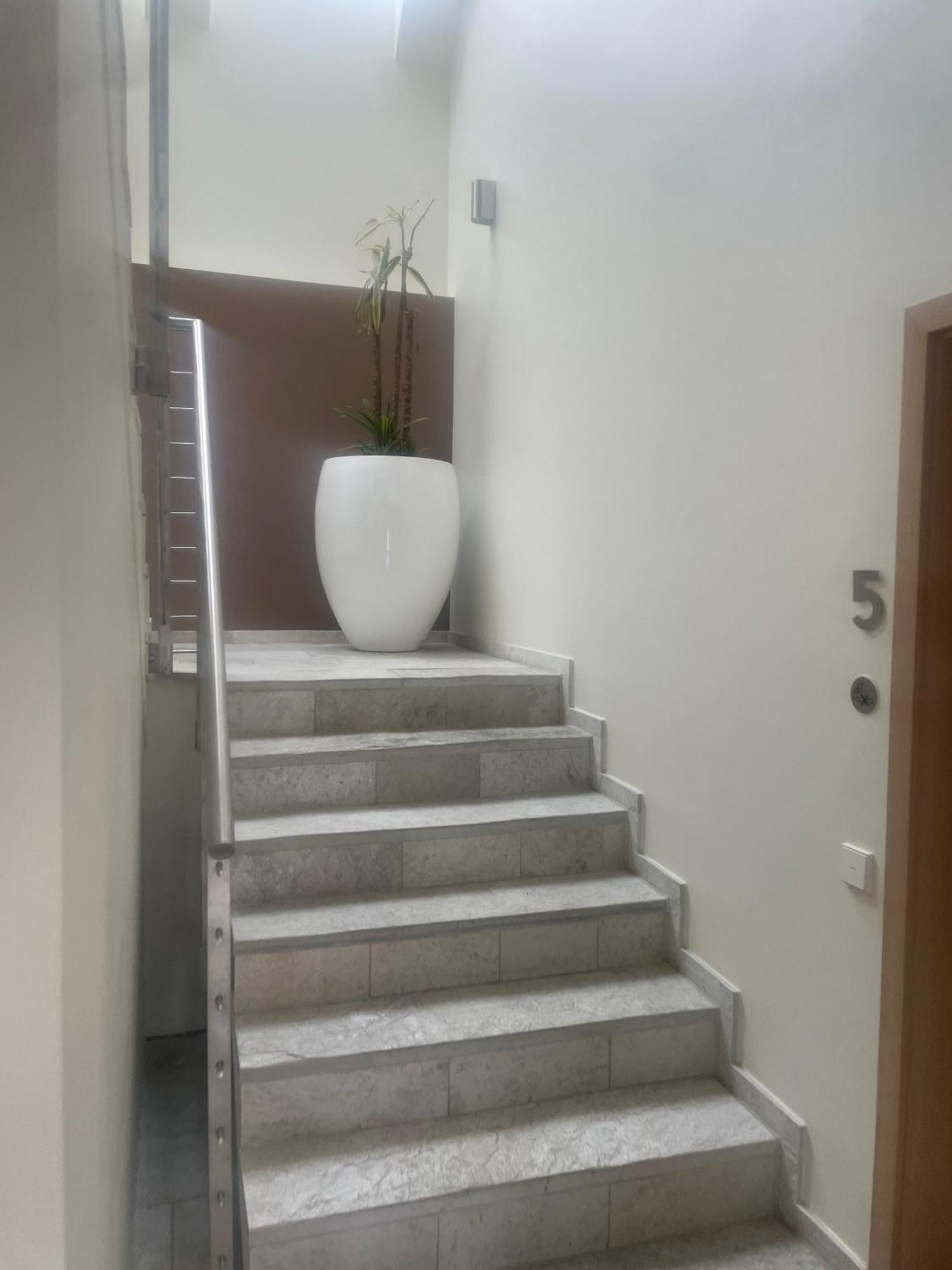 Modernes & Gepflegtes Hotelzimmer Mit Kueche! Bernstadt  Ngoại thất bức ảnh