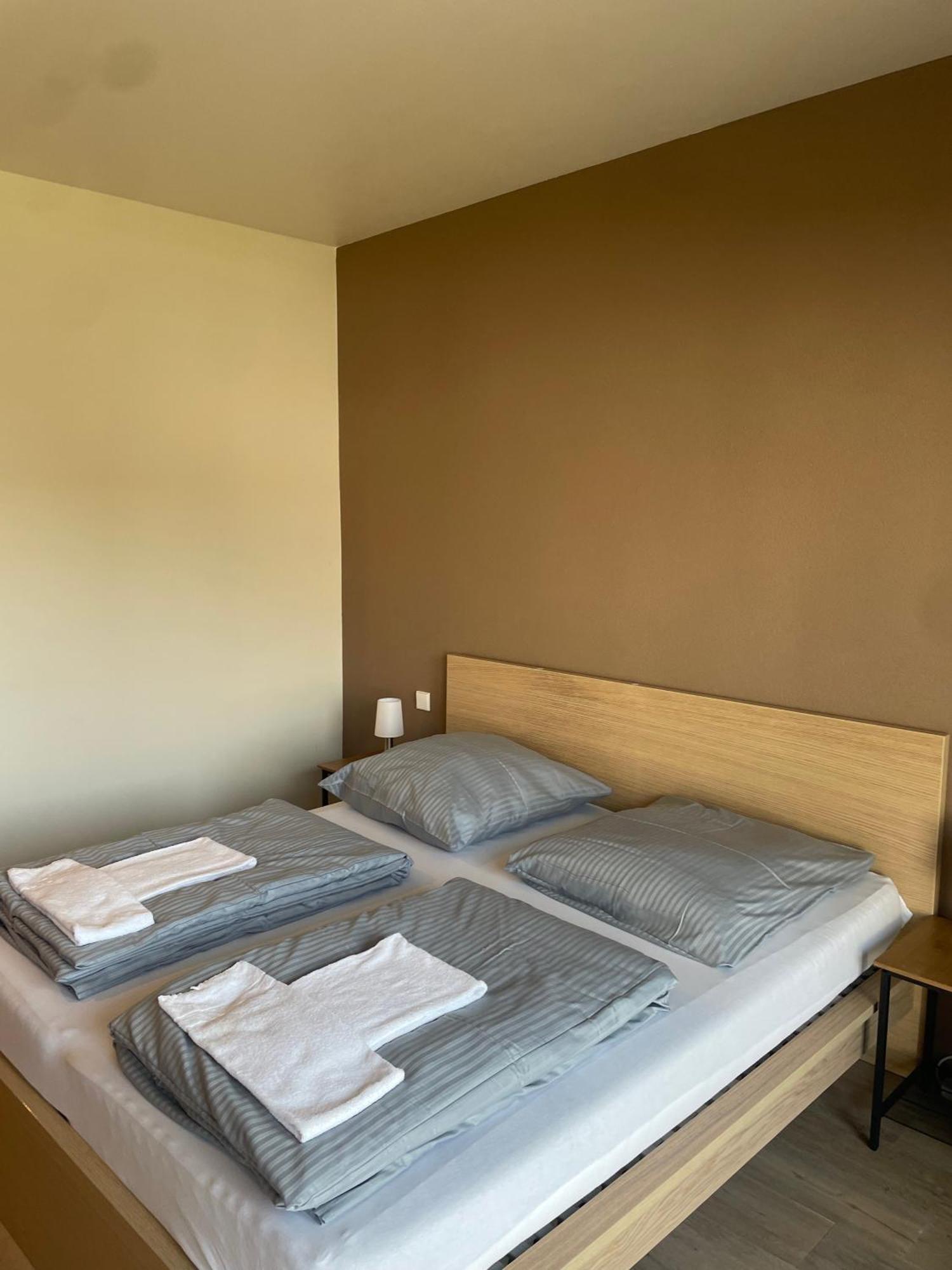 Modernes & Gepflegtes Hotelzimmer Mit Kueche! Bernstadt  Ngoại thất bức ảnh
