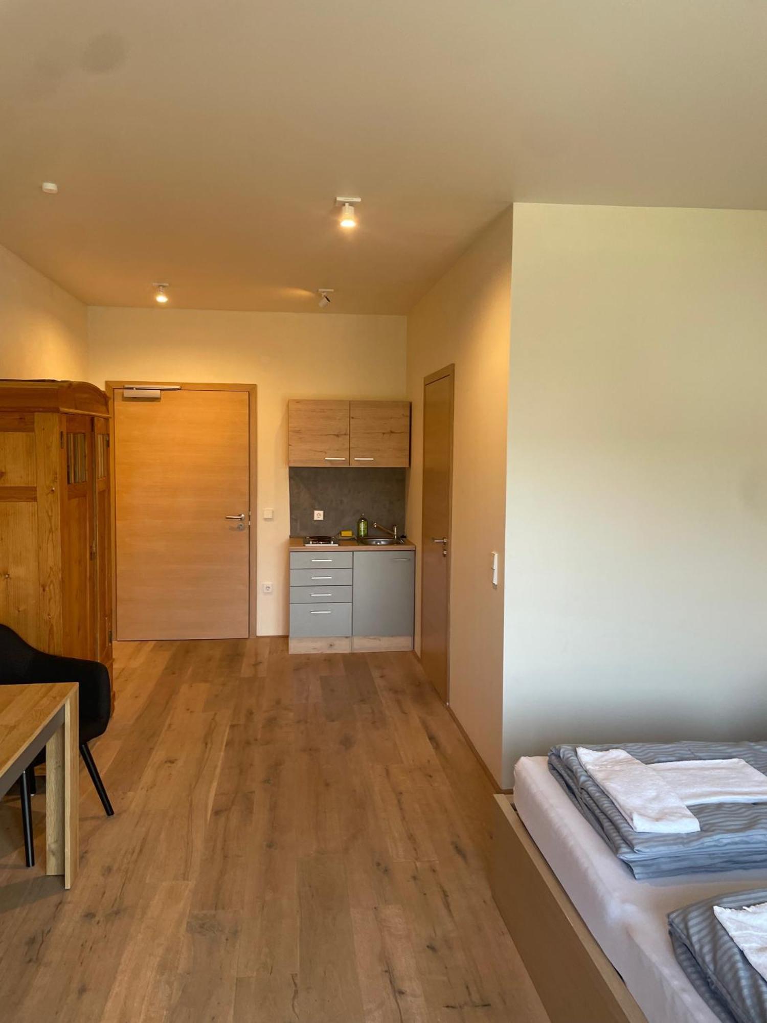 Modernes & Gepflegtes Hotelzimmer Mit Kueche! Bernstadt  Ngoại thất bức ảnh